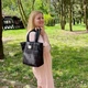 Дутая стеганая черная сумка с водоотталкивающей подкладкой - изображение 6