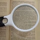 Ручная увеличительная лупа с двумя линзами и подсветкой Лупа для ювелира NGY 6903-AB 45×22 мм, 2.5×90 мм - изображение 3