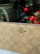 Гаманець рожевий та бежений Long Zip Around Wallet With Detachable Card Case In Signature Canvas натуральна шкіра + подарункове пакування - зображення 5