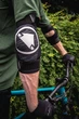 Налокітник Endura Singletrack II 2022 - M-L- чорний - изображение 5