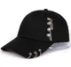 Кепка черная с кольцами и цепочками - изображение 1