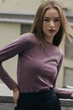 Жіночий однотонний лонгслів вузького крою LadyLike 48 Фіолетовий (ll2064280079420) - изображение 3