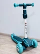 Дитячий самокат Maraton Flex Blue-Green 2 в 1 триколісний складаний толокар прогулянковий самокат для дітей регульоване сидіння PU поліуретанові колеса заднє ножне гальмо легкий та стійкий - зображення 4