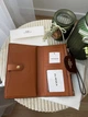 Гаманець книжка coach коричневий є відділення на телефон + подарункове пакування - изображение 5