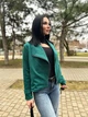 Короткая замшевая куртка жакет прямого кроя с косой молнией 46-48, Зеленый - изображение 6