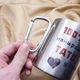 Термокружка 400 мл 100х80 мм с карабином и цветной термопечатью 100% лучший папа в мире Стальной карабин (83801) - изображение 5