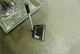 Совок с длинной ручкой Vikan 330 мм черный 56629 - изображение 4