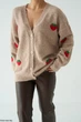 Теплый кардиган с клубничками женский QU STYLE Светло-коричневый (TH251083 l-brown Универсальный (S-M-L)) - изображение 4