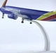 Модель літака Boeing 737 Southwest Airlines 1:300 металева лита колекційна модель пасажирського авіалайнера 20 см - зображення 6