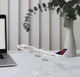 Модель літака Boeing 747 Delta Air Lines 1:400 металева лита колекційна модель пасажирського авіалайнера 16 см - зображення 3