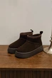 Жіночі короткі зимові уггі PARADIZE SHOES із темно-коричневої замші зі шкіряною окантовкою на високій підошві 40 розмір (устілка 26,1 см) - зображення 2