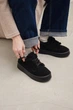 Женские короткие зимние угги PARADIZE SHOES из черной замши со шнуровкой и меховой опушкой на высокой подошве 37 размер (стелька 24,1 см) - изображение 4