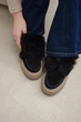 Женские зимние короткие замшевые черные ботинки PARADIZE SHOES с меховой опушкой на высокой темно-бежевой подошве 39 размер (стелька 25,5 см) - изображение 2