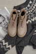 Жіночі короткі демісезонні шкіряні черевики PARADIZE SHOES темно-бежевого кольору з блискавкою та шнурівкою з масивним широким каблуком 37 розмір (устілка 23,5 см) - зображення 3
