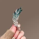 Брошь-булавка Голубое Перо с искусственными камушками 7.6 см Серебристая - изображение 2
