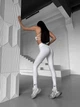 Спортивный комплект (топ «на бретелях» с чашками и леггинсы «Brazilian» с пуш-ап), белого цвета, размер S - изображение 6