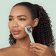 Электронный роллер для лица с микроиглами GESKE MicroNeedle Face Roller 9в1 зеленый - изображение 2