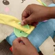 Розвиваюча іграшка для малюків Fisher-Price: плюшевий зайчик, що навчає вдягання, для дітей дошкільного віку від 2 років. - изображение 3
