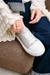 Женские демисезонные кеды PARADIZE SHOES из серой кожи с белым носком и шнуровкой на высокой подошве 39 размер (стелька 25,5 см) - изображение 2