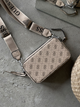 Жіноча сумка Guess еко-шкіра 2 відділення ремінь 130 см молочна 21×13×8,5 см (LUX1101) - зображення 3