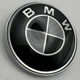 Значки BMW 74 мм. 82 мм черный с белым карбон Эмблемы БМВ на капот и багажник 51148132375 знак - изображение 2