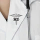 Значок медику BROCHE брошь бижутерия Кадуцей с крыльями MD – Символ медицины серебристый BRGV115299 - изображение 5