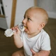 Игрушка погремушка с грызунком для младенцев Babyono Пчелка 3м+ 6х14 см мятная 1591 - изображение 4