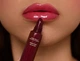 Блиск для губ з ефектом глибокого зволоження «Ми були вишнями» Kiss Me Intense Hydrating Lip Treatment We Were Cherries, 8мл (769293823085) - зображення 4