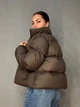 Куртка женская Fashion 3095 короткая пуффер воротник стойка коричневая - изображение 3