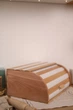 Хлібниця з відкидною кришкою ручної роботи з бука з білими вставками у скандинавському стилі 37×27×17 см. - зображення 6