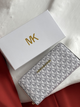 Жіночий гаманець Michael Kors еко-шкіра 8 відділів для карт білий 20×11 см (LUX1170) - изображение 1
