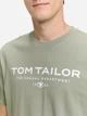 Футболка хлопковая длинная мужская Tom Tailor 1045773-10767 L Greyish Shadow Olive с принтом (4069403508243) - изображение 4