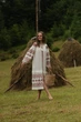 Жіноча вишита сукня MOTYV «Берегиня» молочна — лляна сукня-вишиванка з червоно-чорним орнаментом | Розмір XS - изображение 3