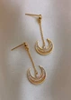 Сережки женские с подвеской полумесяца с камушками Fashion Jewelry Золотистие 19941 - изображение 3