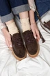 Стильные кеды PARADIZE SHOES замшевые с кожаными вставками темно-коричневого цвета на высокой бежевой рифленой подошве 40 размер (стелька 26 см) - изображение 4