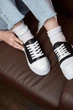 Стильные кеды PARADIZE SHOES кожаные черно-белого цвета на высокой белой подошве 39 размер (стелька 25,5 см) - изображение 6