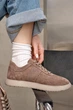 Стильные замшевые кеды PARADIZE SHOES темно-бежевого цвета на низкой бежевой подошве 39 размер (стелька 26 см) - изображение 3