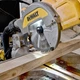 Пила настільна мережева DeWALT DWS777 потужність 1800 Вт діаметр диска 216х30 мм вага 15 кг (DWS777) - зображення 6