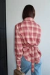 Жіноча асиметрична фланелева сорочка з акцентом на талії, червоний, One size, (арт. 033GB) - изображение 4