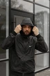 Вітровка чоловіча Windrunner Jacket вологостійка легка куртка з капюшоном та вишивкою універсальна чорна/2XL - зображення 2