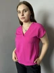 Женская блуза с V-образным вырезом из легкой вискозной ткани AZURI MKAZ6497-2 - 46, Фуксія - изображение 1