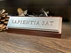 Настольная табличка «Sapientia Sat» в подарочной коробке - изображение 3