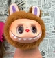 Мягкая игрушка-браслет Labubu Pop Mart The Monsters Have A Seat — коричневый плюшевый браслет на руку - изображение 4