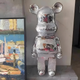 Фигурка Bearbrick серебряного цвета на подставке SUPREME 155 см. Дизайнерская игрушка Беарбрик. Фигурка Be@rbrick - изображение 5