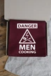 Фартук для мужчины "Danger men cooking", фартук на подарок, с карманом и регулируемой застежкой - изображение 4
