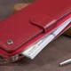 Вертикальный вместительный кошелек из кожи женский ST Leather 19307 Бордовый - изображение 8