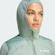 Куртка жіноча Terrex Multi Hybrid Insulated IM8105 флісова з капішоном зеленого кольору Розмір XS - зображення 4