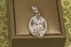 Ладанка Xuping Jewelry двусторонняя с Марией и Иисусом 2,5 см серебристая - изображение 2