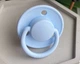 Пустушка BIBS 0-36 мiс De Lux Silicone Round - Baby Blue - изображение 5