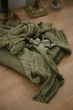 Обмотка для фотосессии младенца из натуральной марли VTILENE, Dark sage green, 60х200 см - изображение 4